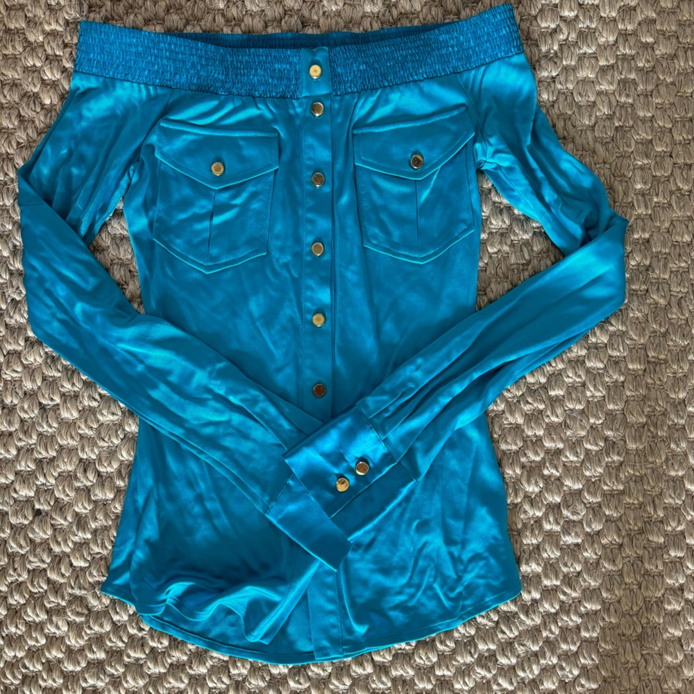 MARCIANO GUESS Teal shiny off shoulder top with pockets.